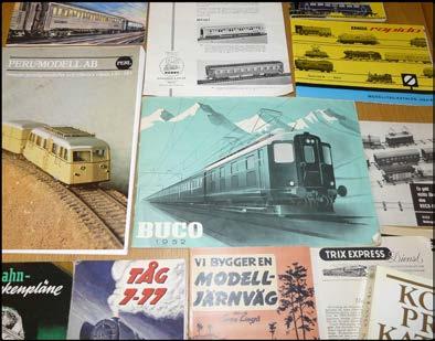 Stationshus, Litet lokstall, strömaterial etc. 2500 308 Samling Märklinkataloger från 1950-1960 talet.