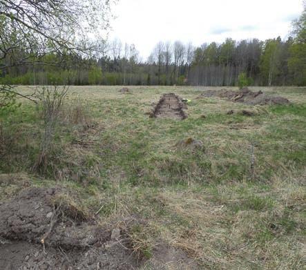 Undersökningssträckans och den nypåträffade boplatsens östra del. Härdgrop A201. Foto från nordost av Maud Emanuelsson.