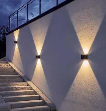 mm 2700 K Step LED Step är en modern väggarmatur med en lågbyggande stilren och tidlös design.