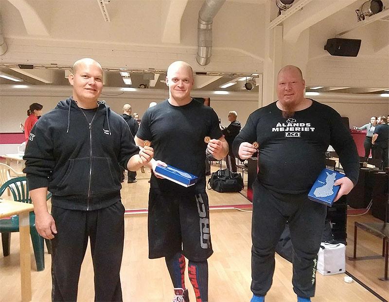 För ÅKK del å fann fyra lyftare med, Ove Lehto tävlade i +120kg kg klaen med utrutning medan Hanna Tainio, Björn Berg och Emil Sundberg alla tävlade klaikt i 63kg, 93kg repektive 105kg klaen.