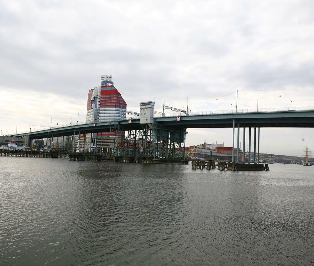 Götaälvbron En fast förbindelse mellan Göteborgs innerstad och Hisingen har funnits sedan 1874, då den första Hisingsbron byggdes.