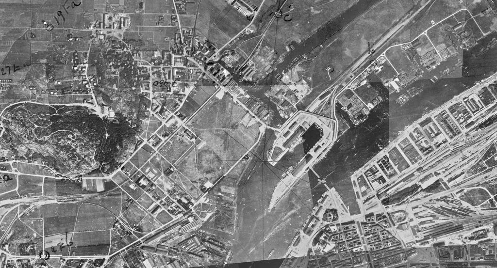 1931 flygfoto visar också vad som blev byggt cirklarna ringar in de viktigaste byggnaderna som var byggda i sten - Lagerhus i 4-5 vån (rivet) - Förvaltningshus med post,