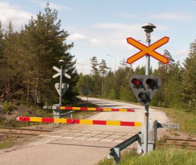 Bredden på Bobäcksgrändens körbana minskas till 4,5 meter på bägge sidor av banan och anslutningen till Masabyvägen förses med kantstenar.