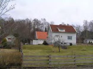 Planområdet angränsar även till en enskild väg i norr (Gamla Hanaslövsvägen), som är en grusväg som sträcker sig mellan Lekaryd by