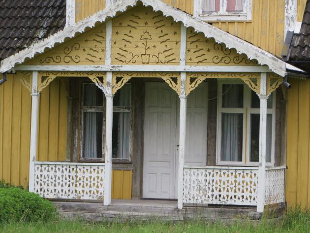 Den utskiftade gården på Lida Östergård ligger ändå nära den gamla bykärnan.