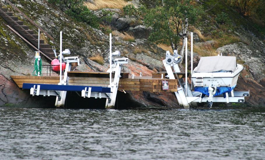 Bryggor vid privata strandfastigheter ska anpassas till vad som är lämpligt på platsen och bör normalt inte gå längre ut än cirka 10 meter från stranden eller vara större än cirka 20 kvm över