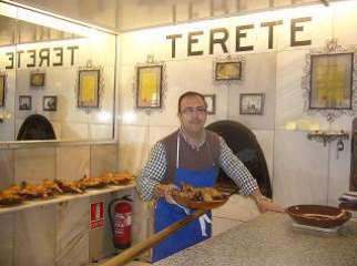 Efter lunch på väg tillbaka till hotellet gör vi besök hos producenten Bodegas Tierra I