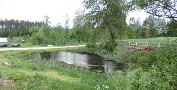 ännu. Vatten från borrad brunn, hydrofor belägen i gäststugan.