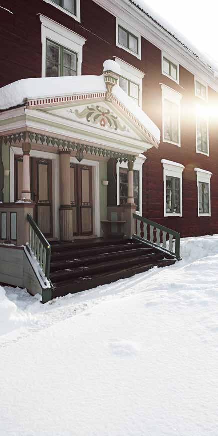 Även uthus för två Jon-Lars består av elva byggnader, de flesta från mitten av 1800-talet, och har det största bostadshuset bland Hälsinglands bondgårdar.