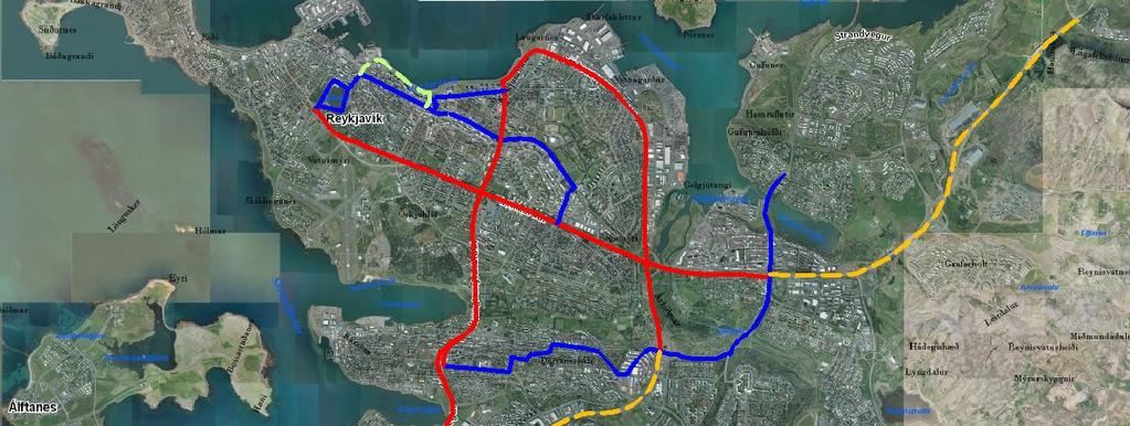 Mynd 5.5: Myndin sýnir tillögu að grunnneti forgangs fyrir almenningssamgöngur. (Loftmynd: www.ja.is) Eins og fram hefur komið er mikilvægt að greiða leið strætisvagna t.d. með sérakreinum og forgangi á ljósum en það er ekki eina leiðin til að gera þennan ferðamáta meira aðlaðandi.