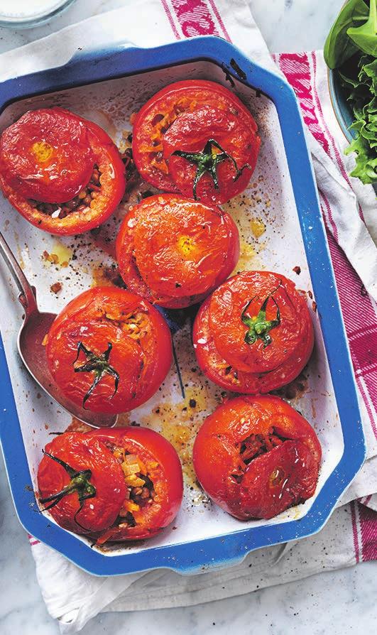 RECEPT 2 40 min 312kcal/port Fett 16 g Kolhydrater 30 g Protein 11 g Fyllda tomater med rostat vitkålsmos Ugnsbakade tomater fyllda med linser och morötter.