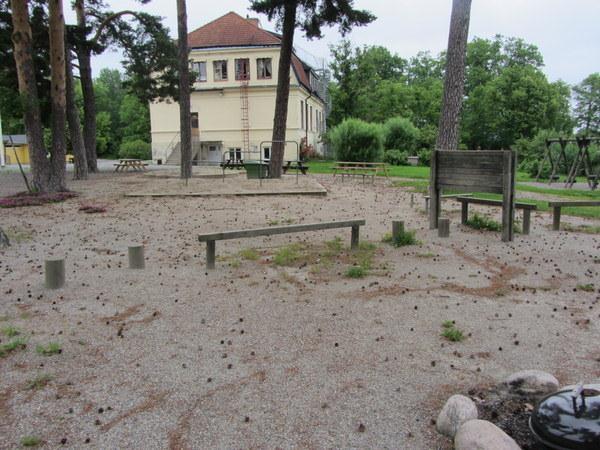 uppstickande järnrör C A