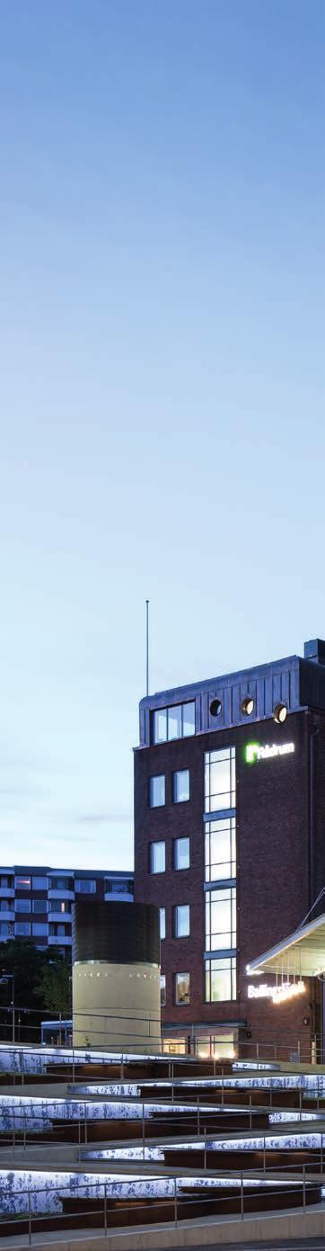 GLASTILLÄGG SKAPAR DJÄRVT LANDMÄRKE Fastighetsbolaget Atrium Ljungberg har i Atlas Copcos gamla huvudkontor från slutet av 1950- och början av 1960-talet skapat ett premiumkontor med stram design och