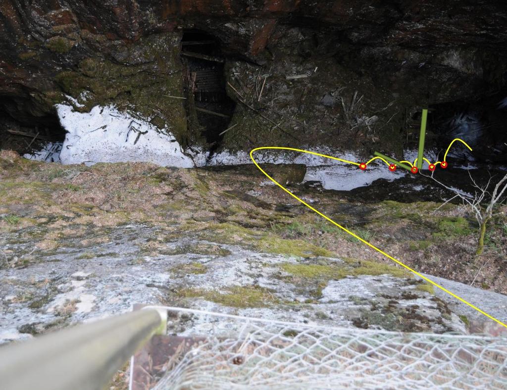 Plattformen Detta häng är huvudnyckeln vi använder för att snabbt komma ner i gruvan om besöksgruvans ingångar är låsta.