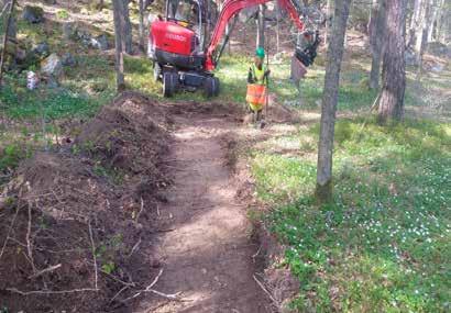 Runt härden fanns ett område om cirka 3 meters radie med skörbränd sten (A2).