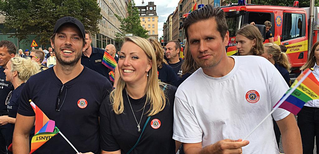 Gästrike Räddningstjänst tar ställning för likabehandling och mänskliga rättigheter och deltog i Stockholm Pride 2017.