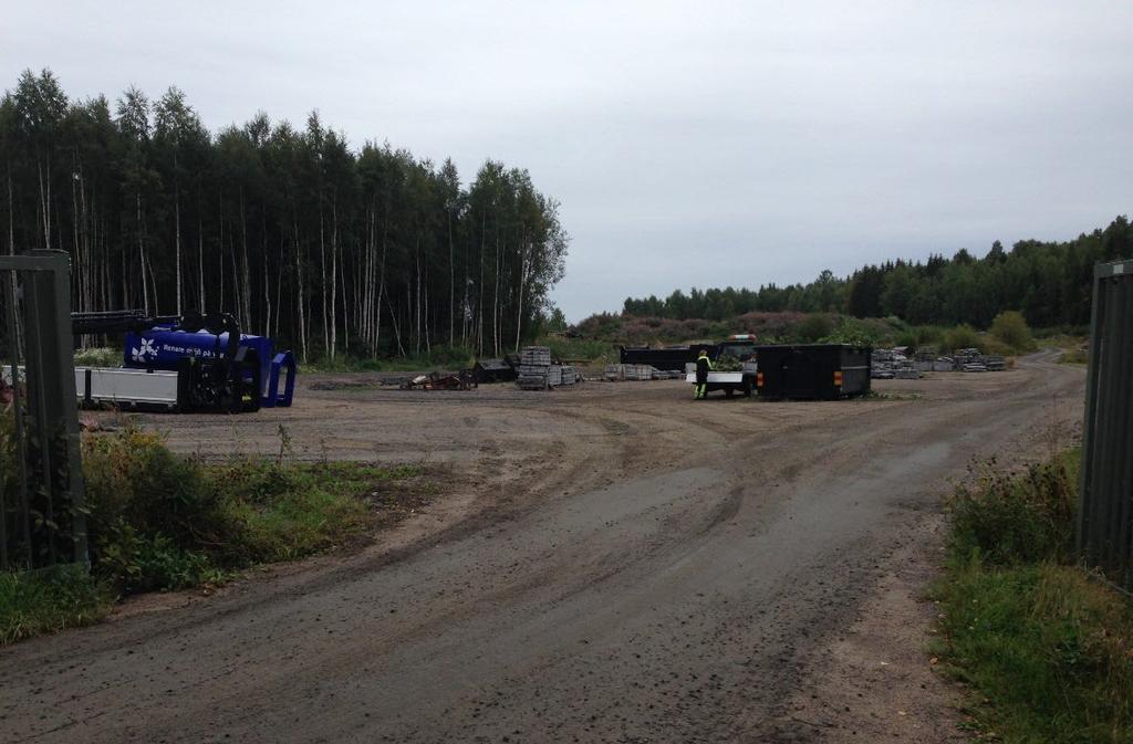 7 (14) 4. Förutsättningar och förändringar Natur och kultur Mark och vegetation Inom planområdet är marken till stor del uppfylld och ianspråktagen som upplag av gatsten, jordmassor med mera.