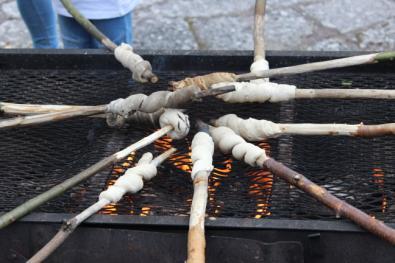 Equmeniascout kommer att scouta i parken vid affären och laga primitiv matlagning. Kl 11.