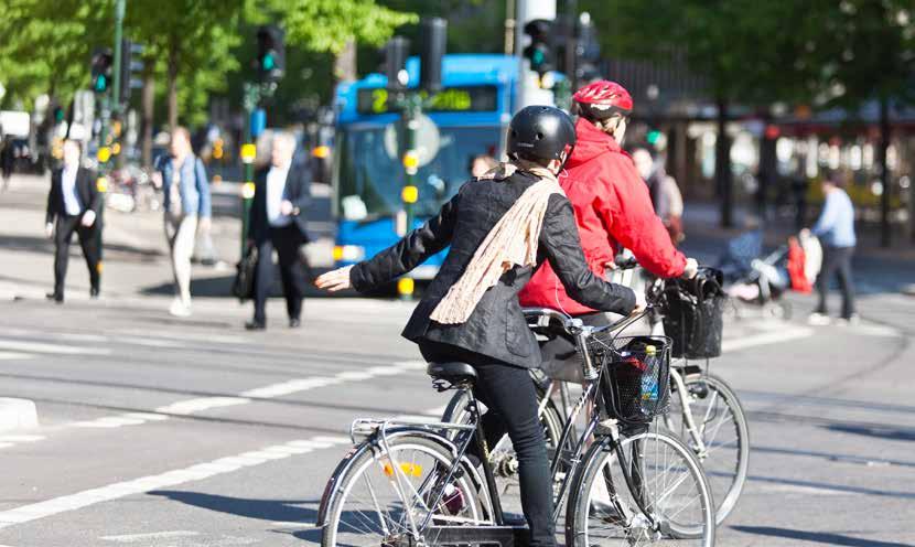 4.4.2 Analys och diskussion Regeringen har arbetat fram en nationell cykelstrategi som vill främja en säker cykeltrafik genom bland annat cykelhjälmsanvändning.