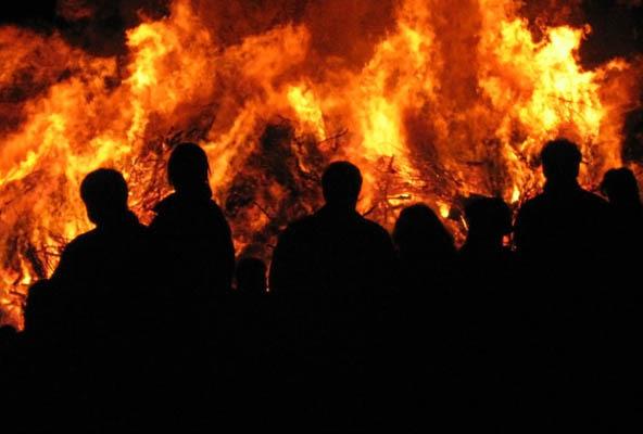 Valborgskase Jumkils IF anordnar traditionsenligt majbrasa vid grusplanen, infarten till Ullerängen. Från och med den 21 april kan du kan vara med och bidra med material till kasen dock ENDAST RIS.