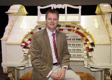 Simon Gledhill Simon was born in Halifax, UK and showed a keen interest in music from an early age.