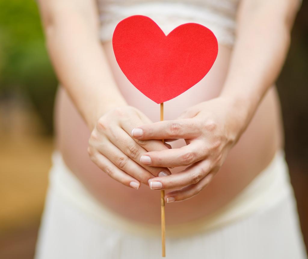 Föräldraskap Att vänta barn innebär en stor förändring i livet, både kroppsligt och känslomässigt. Vi erbjuder bra förberedelsekurser för er som är gravida.
