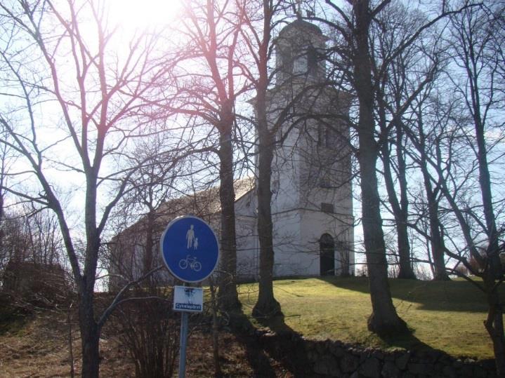 E22, Delen Lösen - Jämjö Sidan 44 av 152 2017-12-22 Figur 27. Lösens kyrka uppfördes år 1856-1860, delvis av delar från den gamla kyrkan från 1200-talet.