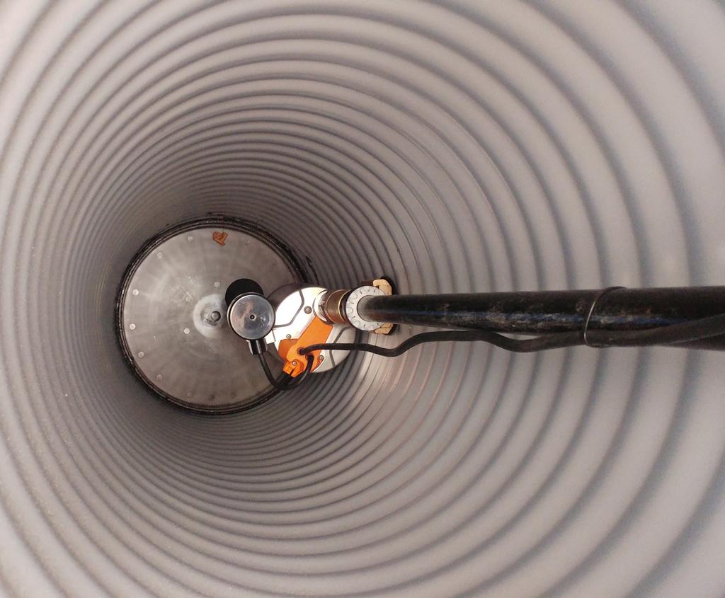 5.7 FUNKTIONSKONTROLL Nu kan du ta bort pumpen genom att lyfta bort den från den delen av adaptern som är fäst vid tanken. Kontrollera att nivåvakten inte skaver mot pumphuset.