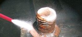 Tränger undan fukt och förebygger elfel. Ger gott skydd mot korrosion. Tränger snabbt in och lossar gängade delar som kärvar eller metallytor som sitter fast.