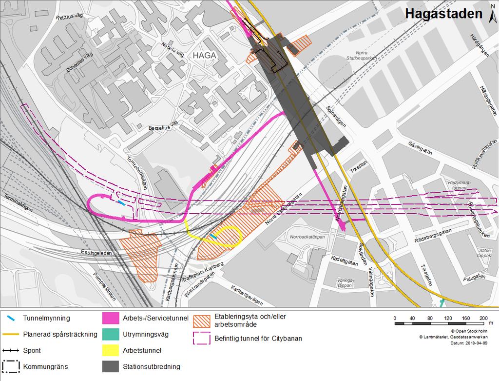 Etableringsytor och arbetsområden vid stationer För den norra entrén i Station Hagastaden byggs en ramp ner i schaktgropen i västra delen av Solnavägen.