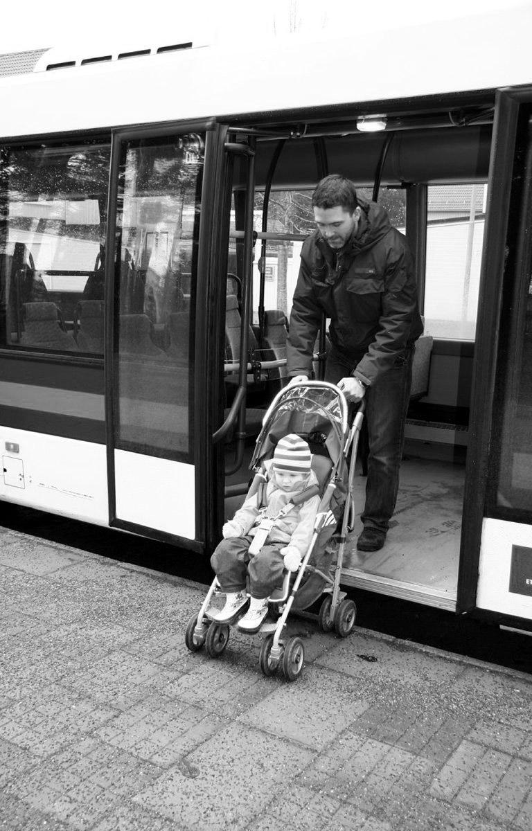 Säkrare trafikmiljö 9a Det är rimligt att sänka hastighetsgränsen till 3 km/tim på gator där det finns många fotgängare och cyklister 13 9b 3, 5 13, 15 74 år 1 1 8 8 6 6 4 4-24 -97-99 -1-3 -6-8 -1-12