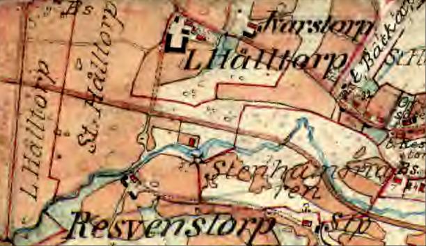 Man kan också se att inga byggnader finns utritade där det forna Stora Hålltorp fanns söderut och norr om bäcken på kartan 1877 års karta visar endast Lilla Hålltorp Hålltorp 1877 då finns bara Lilla