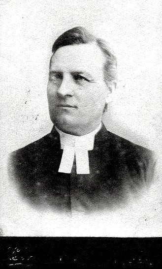 Pigan Johanna Andersdotter född i Warnhem 1837 den 19/3 flyttar in 1864 från Warola ut till Kyrkebo 1865 Dräng Gustaf Larsson född i Warnhem 1843 den 31/12 flyttar in 1865 och ut 1867 Pigan Maja