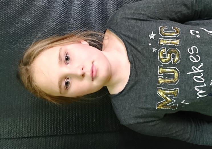 Namn: Linnea Favoritfärg: Turkosgrön Favoritmaträtt: Tacos Favoritfilm: Popstar 2 Favoritgodis: Polkagris