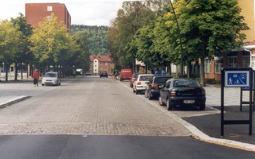 Hultagatan byggdes om hösten 1999 och Sjöbotorgsgatan tidigt på våren 2000 före lagändringen första maj 2000 om skärpt väjningsplikt för gående vid markerade övergångsställen.