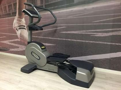 Wave- Skridskomaskin Technogym med TV 1025-019 Avslut: 19:18 17 500.