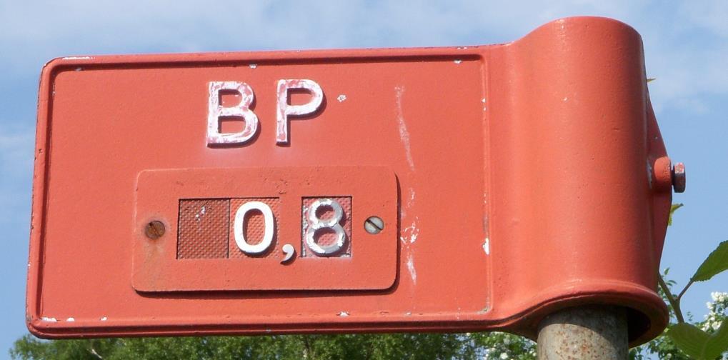 betongfundament eller likvärdigt. Skylt för brandpost skall monteras på galvat rör (Dy 48 mm), längd 2600 mm.