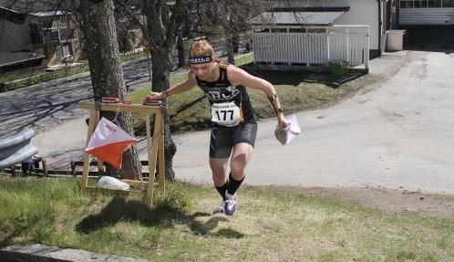 STÖDDOKUMENT Särskilda sprintregler och karttecken VERSION 2016-05-10 Syfte och målgrupp Dokumentet kompletterar tävlingsreglerna och belyser vad som skiljer sprintorientering mot traditionell