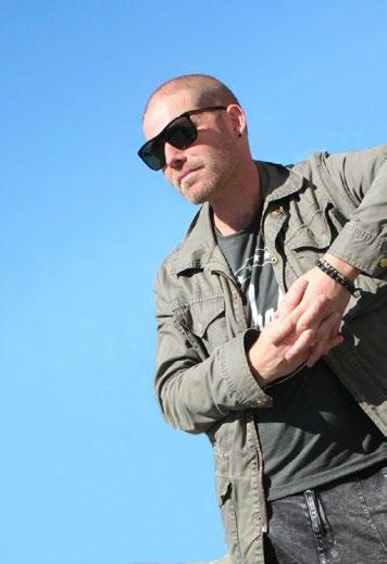 3-4 AUG 29-30 AUG BJÖRN BERTILSSON BAND En sångare och gitarrist med sitt
