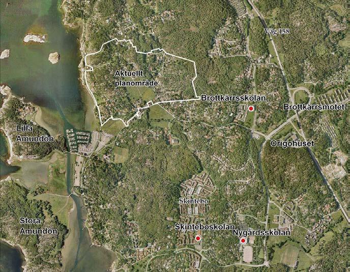 Trähus med sadeltak täckta med tegelpannor är vanliga men även andra typer av fasader samt andra takformer och taktäckning förekommer i ett ganska variationsrikt mönster.
