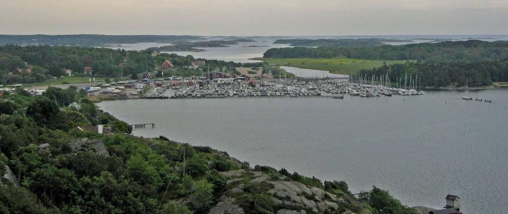 stigar eller ha formen av naturligt upptrampade stigar där gångförbindelsen ibland förbättras t ex genom några trappsteg.