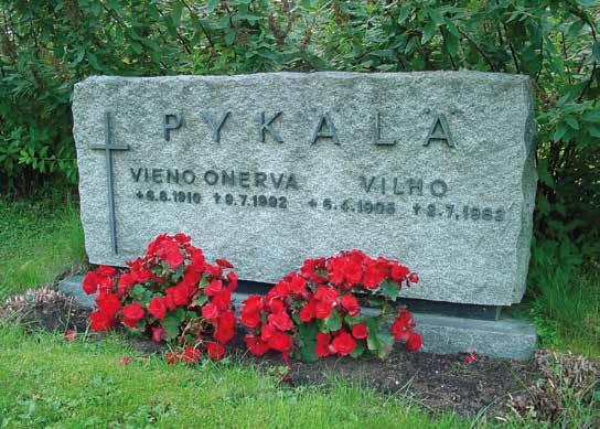 Paasikivi Oy 2015-2018 I den traditionella finländska minneskulturen har tidens gång på saa sätt som livets kretslopp satt spår på gravvårdarna.
