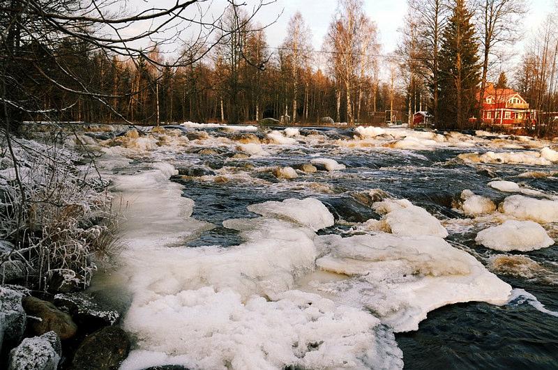 Otjänligt badvatten Det populära Forsbybadet fick stängas några veckor även under 27 på grund av för höga halter av bakterier i vattnet. Gävle kommun tar regelbundet prover på vattnet i Testeboån.