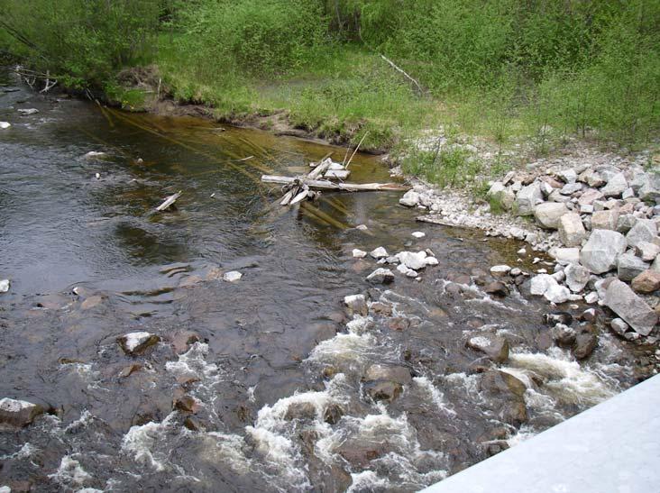 Fisk- o Vattenvård 27--15 7 (7) Restaureringar Väljeån För att förbättra Väljeån för i första hand öring genomfördes under sommaren restaurering av två områden i nedre delen.