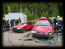 Splitter från metall och glas kan förekomma och skada ögonen exempel. Övningen höljts av Robin Hartman och Dennis Ekström med hjälp av Bora.