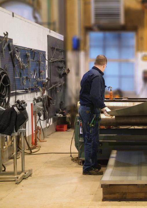 Pågående arbete ISO 13849-1, Maskinsäkerhet - Säkerhetsrelaterade delar av styrsystem - Del 1: Allmänna konstruktionsprinciper ISO 14119, Maskinsäkerhet - Förreglingsanordningar för skydd - Principer
