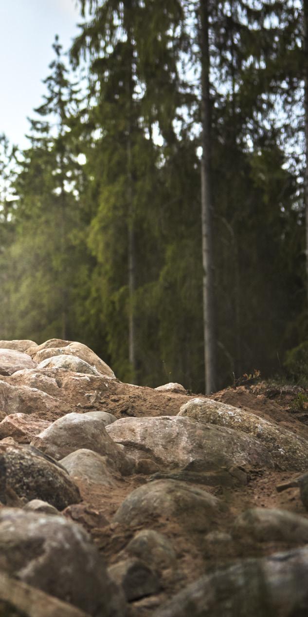 Ett äventyrsberg fullt av möjligheter Att våren smälter bort snön runt pister och liftar betyder slutet på en