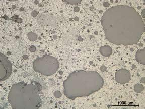 Fig. 2. Trögfluten slagg, F76, med rikligt med kolavtryck och hålrum. Foto: Lena Grandin. Fig. 3.