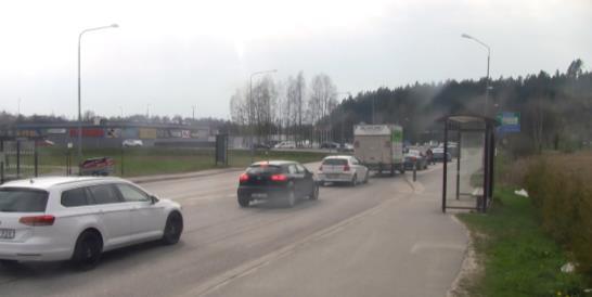 Orsaken är ett stort vänstersvängande flöde på Viaredsvägen mot väster (Sjömarken och Sandared). Även busstrafiken har svårigheter med framkomligheten. Figur 1-19 Bild hämtad från hitta.