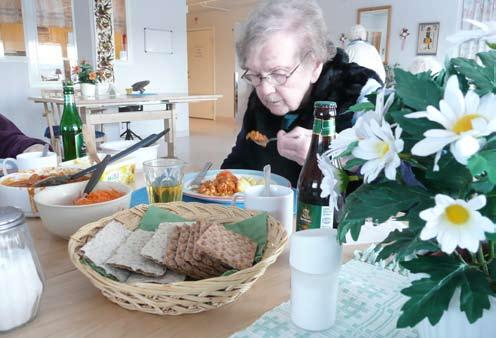 MINSKA NATTFASTAN För att minska nattfastan och oron på morgonen så fick alla något i magen före frukost. Skedde i samband med medicinturen.